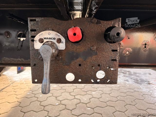 Furgona puspiekabe KRONE SZ - Mega Koffer mit Rampenhalterung