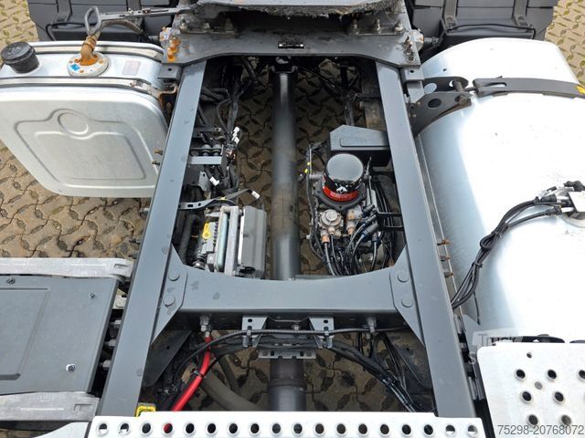 Standart çekici ünitesi RENAULT T520 / Kipphydraulik / Nebenabtrieb / 6E