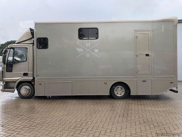 Przyczepa do przewozu bydła IVECO M752 3-4 Pferde kl. Wohnung.