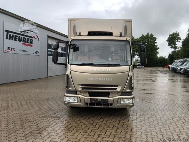 Przyczepa do przewozu bydła IVECO M752 3-4 Pferde kl. Wohnung.