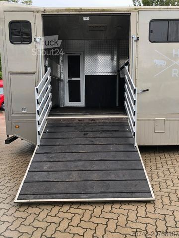 Przyczepa do przewozu bydła IVECO M752 3-4 Pferde kl. Wohnung.