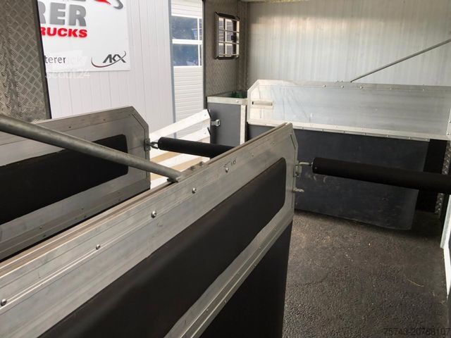 Przyczepa do przewozu bydła IVECO M752 3-4 Pferde kl. Wohnung.