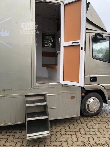 Przyczepa do przewozu bydła IVECO M752 3-4 Pferde kl. Wohnung.
