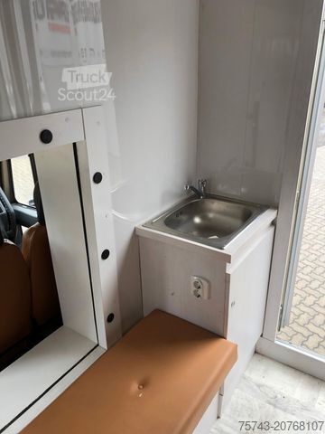 Przyczepa do przewozu bydła IVECO M752 3-4 Pferde kl. Wohnung.