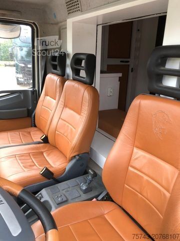 Przyczepa do przewozu bydła IVECO M752 3-4 Pferde kl. Wohnung.