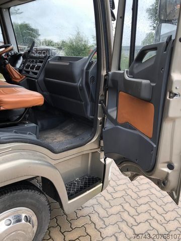 Przyczepa do przewozu bydła IVECO M752 3-4 Pferde kl. Wohnung.