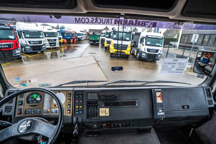 Basculantă cu macara MAN 33.422 DF + HIAB 220 C-5