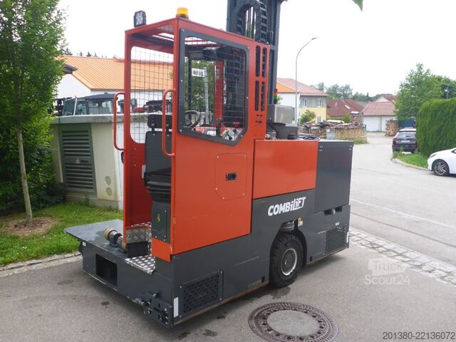 Čtyřcestný vysokozdvižný vozík Combilift C3000 STE