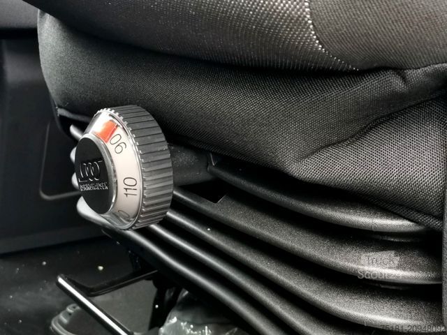 Plachtová dodávka IVECO Daily 35S18 PRITSCHE 10PAL/ LUFT/ NEU/ 2025