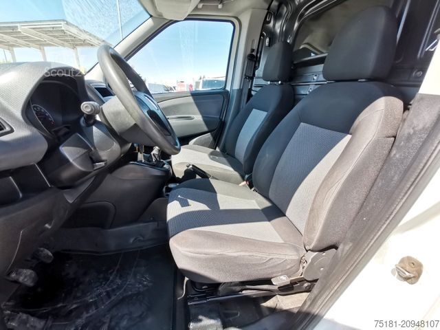 Slēgtais furgons FIAT Doblò 1.3JTD/66kw L1H1/ AHK/ 1.BESITZER