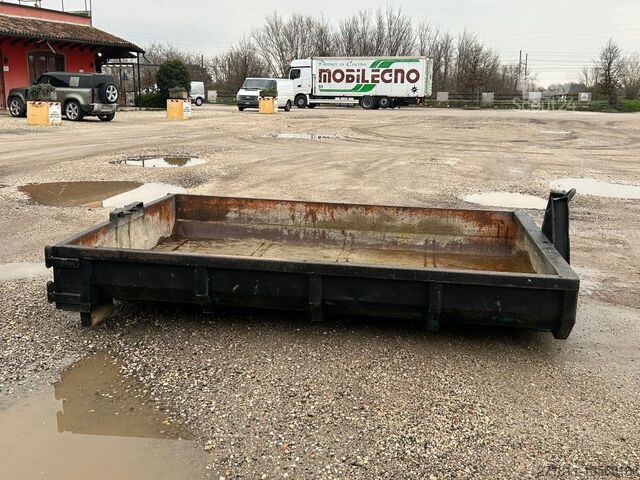 Hákový kontajner  CONTAINER SCARRABILE USATO A CIELO APERTO