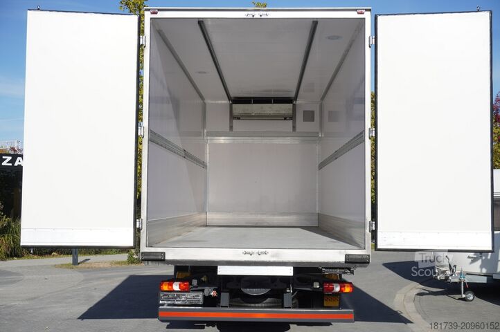 Ciężarówka chłodnia Mercedes-Benz Actros 2548 E6 / GIGA / Cab Lounge chair