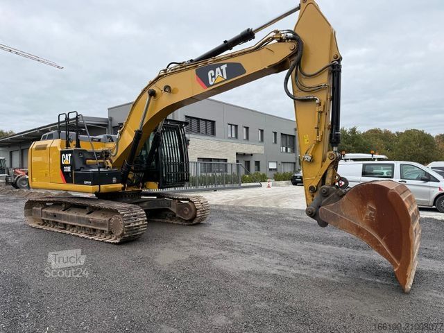 حفارة مجنزرة CATERPILLAR 320 EL