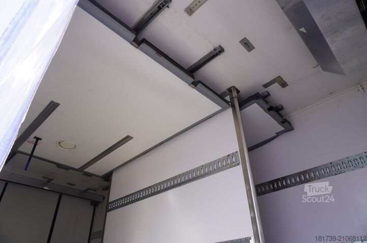 Frigorifik kamyon Renault D12 / Lamberet refrigerated truck / lift