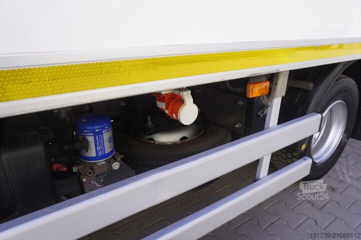 Frigorifik kamyon Renault D12 / Lamberet refrigerated truck / lift