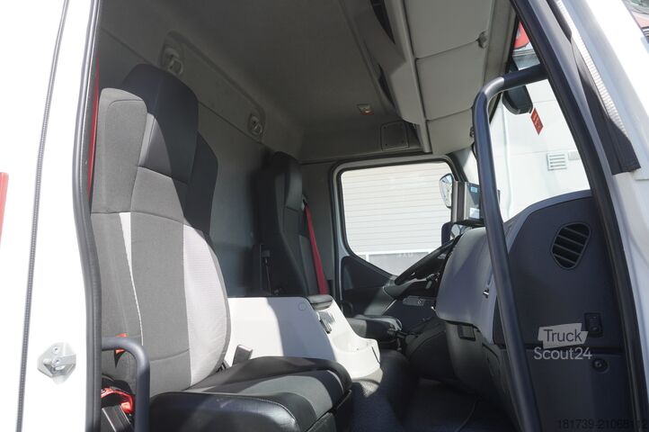 Frigorifik kamyon Renault D12 / Lamberet refrigerated truck / lift