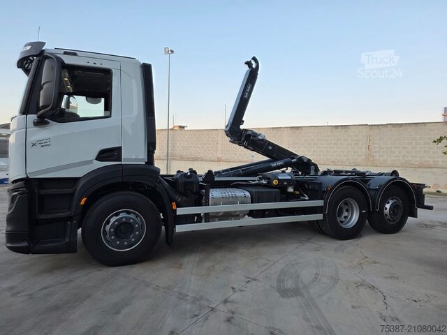 Kanca kasalı yük kamyonu (roll-off) IVECO 280X54