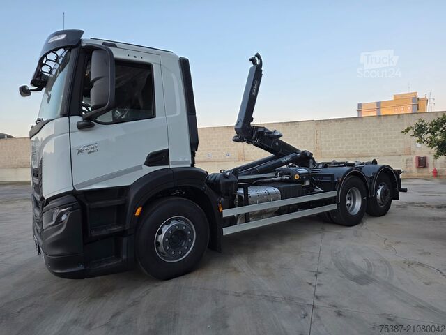Kanca kasalı yük kamyonu (roll-off) IVECO 280X54