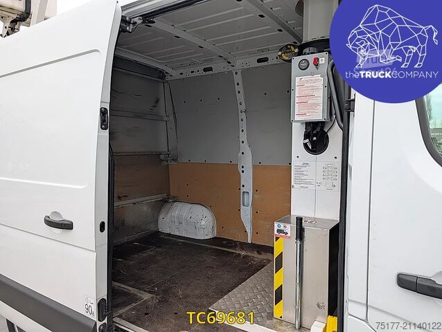 Lifting platform Renault Master Master 130.35 nacelle tronque