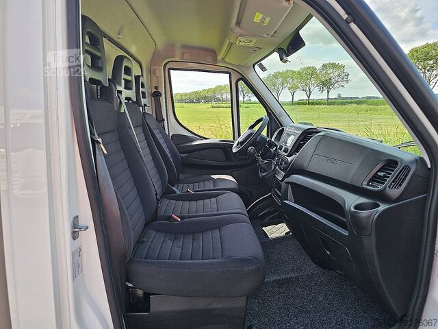 Resväska IVECO DAILY 35C16 Bakwagen Laadklep