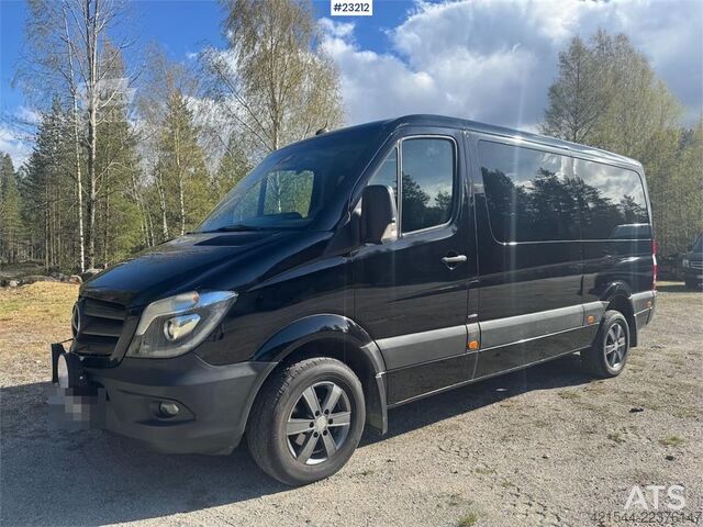  Mercedes-Benz Sprinter Minibus – 11 seats – Two sets of tires