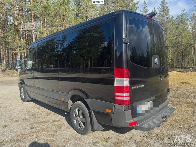  Mercedes-Benz Sprinter Minibus – 11 seats – Two sets of tires