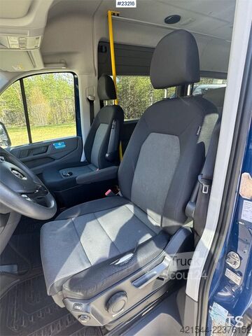  Volkswagen Crafter Minibus – 10 seats – 4x4 -Wheelchair lift