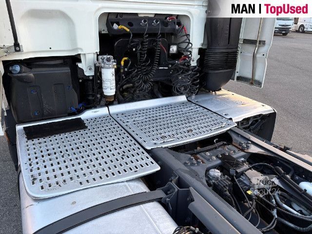 Standard tractor unit DAF XF480FT