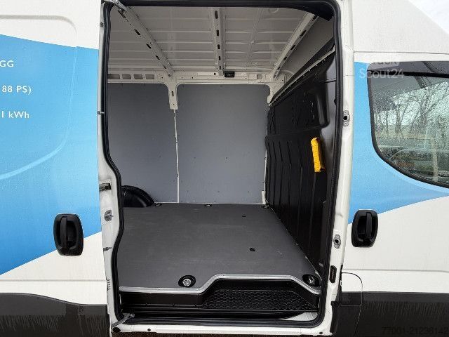 Slēgtais furgons IVECO 35S14E V LED / AHK-3,5T / ACC