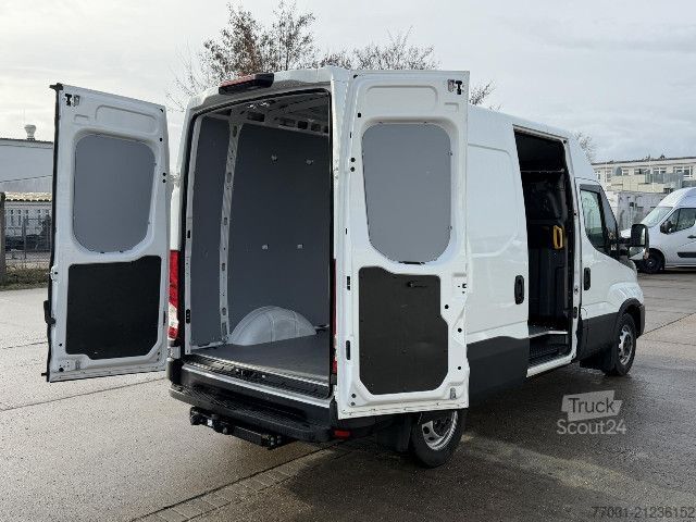 Slēgtais furgons IVECO 35S16V (KURZ) AHK / RFK / Standhzg.