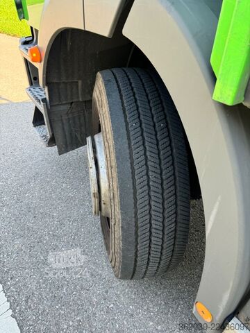 Kravas automašīnai uzstādīts celtnis MERCEDES-BENZ Axor 1833L PRITSCHE KRAN HIAB 095 EH SEHR GEPFLE