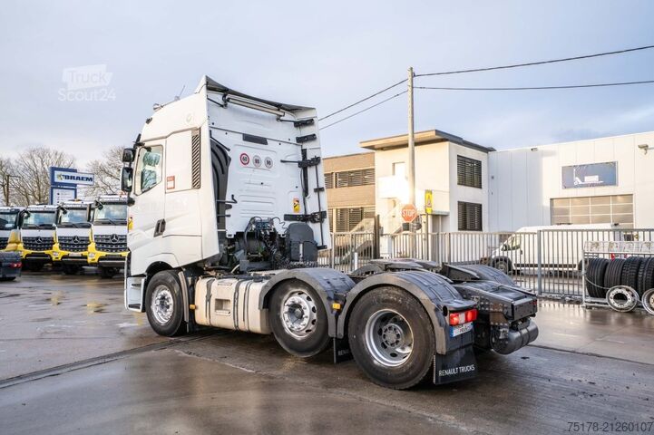 Standard tractor RENAULT T 520 // VOITH