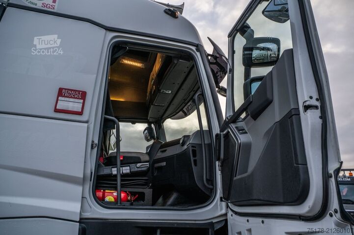 Standard tractor RENAULT T 520 // VOITH