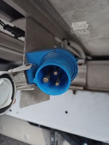 Kühltransporter RENAULT Master mit Tiefkühlkoffer +30°C bis -20°C