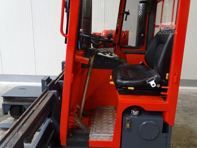 Empilhadeira multidirecional Combilift C4000 - TRIPLEX