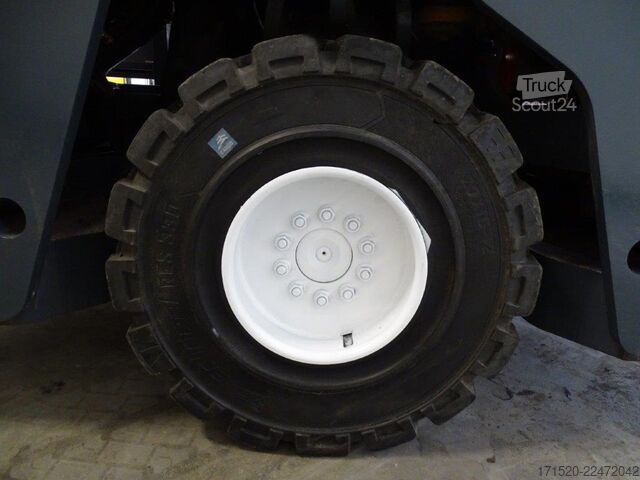Empilhadeira multidirecional Combilift C4000 - TRIPLEX