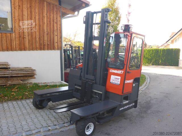 Empilhadeira multidirecional Combilift C4000