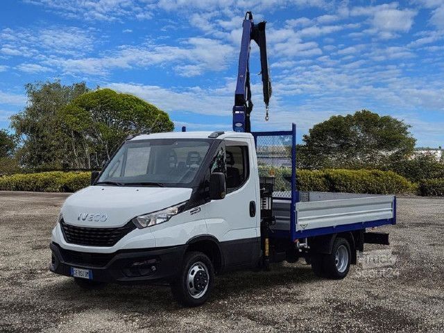 Ladbil med lad IVECO 35C16H