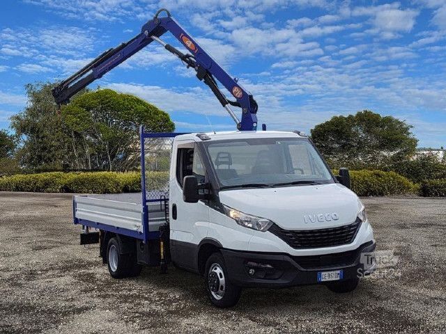 Ladbil med lad IVECO 35C16H
