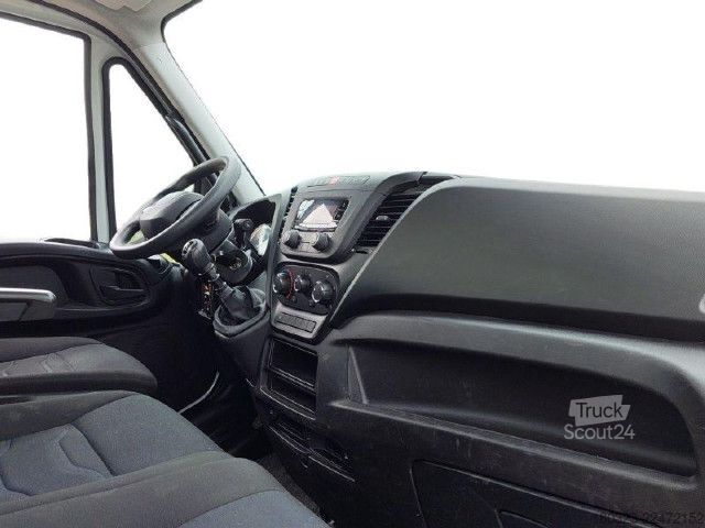 Ladbil med lad IVECO 35C16H