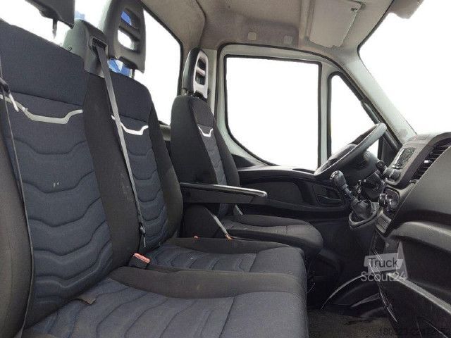 Ladbil med lad IVECO 35C16H