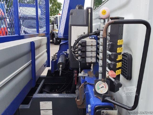 Ladbil med lad IVECO 35C16H