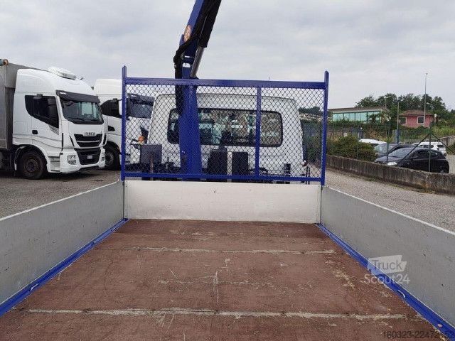 Ladbil med lad IVECO 35C16H