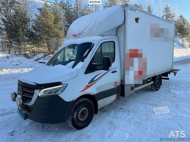 Lagaminas Mercedes-Benz Sprinter 4x2 Box Truck with lift and side door