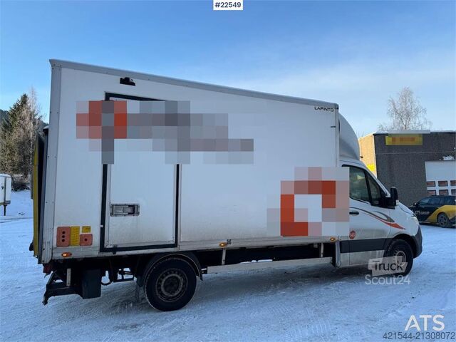 Lagaminas Mercedes-Benz Sprinter 4x2 Box Truck with lift and side door