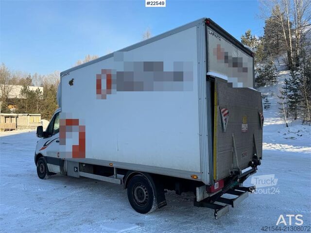 Lagaminas Mercedes-Benz Sprinter 4x2 Box Truck with lift and side door