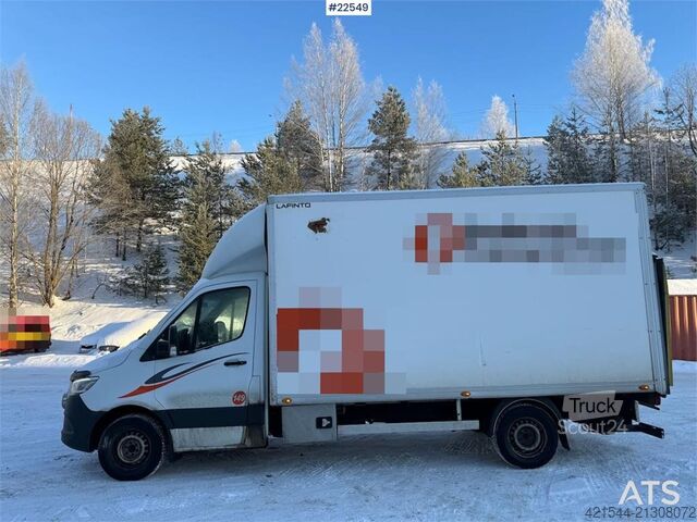 Lagaminas Mercedes-Benz Sprinter 4x2 Box Truck with lift and side door