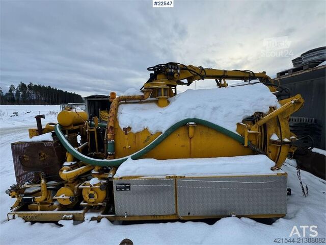Aspirator cu vid pe platformă cu cârlig  Vakuumsuger på krokflak