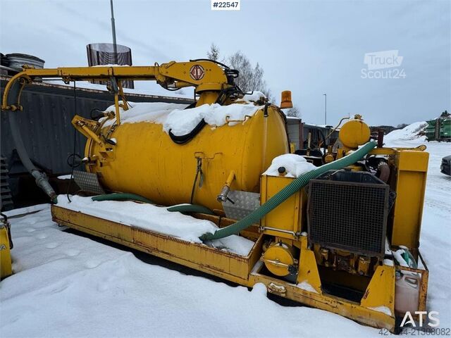 Aspirator cu vid pe platformă cu cârlig  Vakuumsuger på krokflak