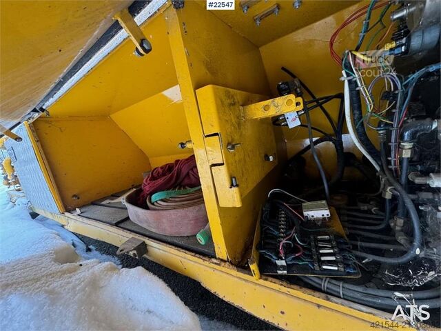 Aspirator cu vid pe platformă cu cârlig  Vakuumsuger på krokflak